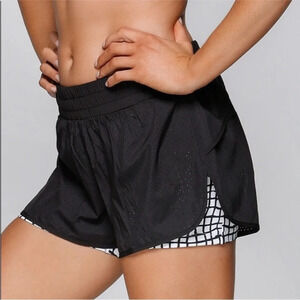 Lorna Jane Running 6 CM Shorts Check Under Women’s Size M